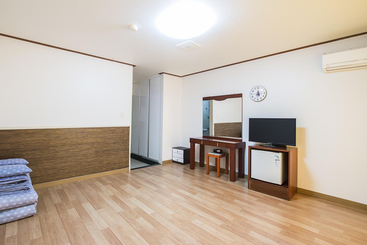 Jeju Youth Hostel ภายนอก รูปภาพ