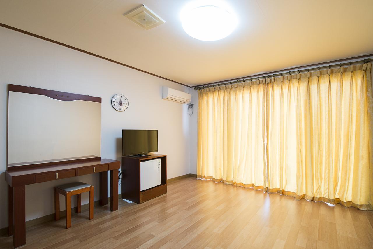 Jeju Youth Hostel ภายนอก รูปภาพ