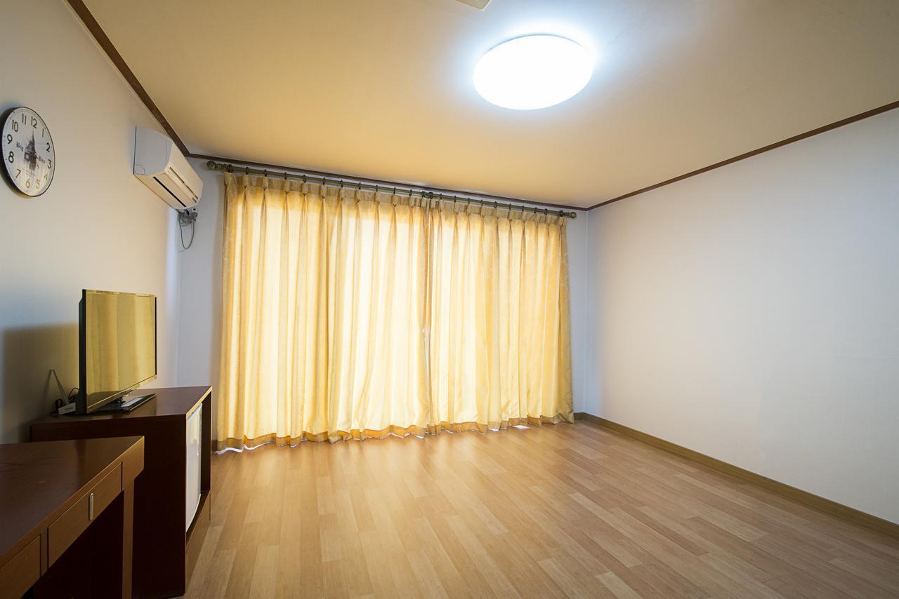 Jeju Youth Hostel ภายนอก รูปภาพ