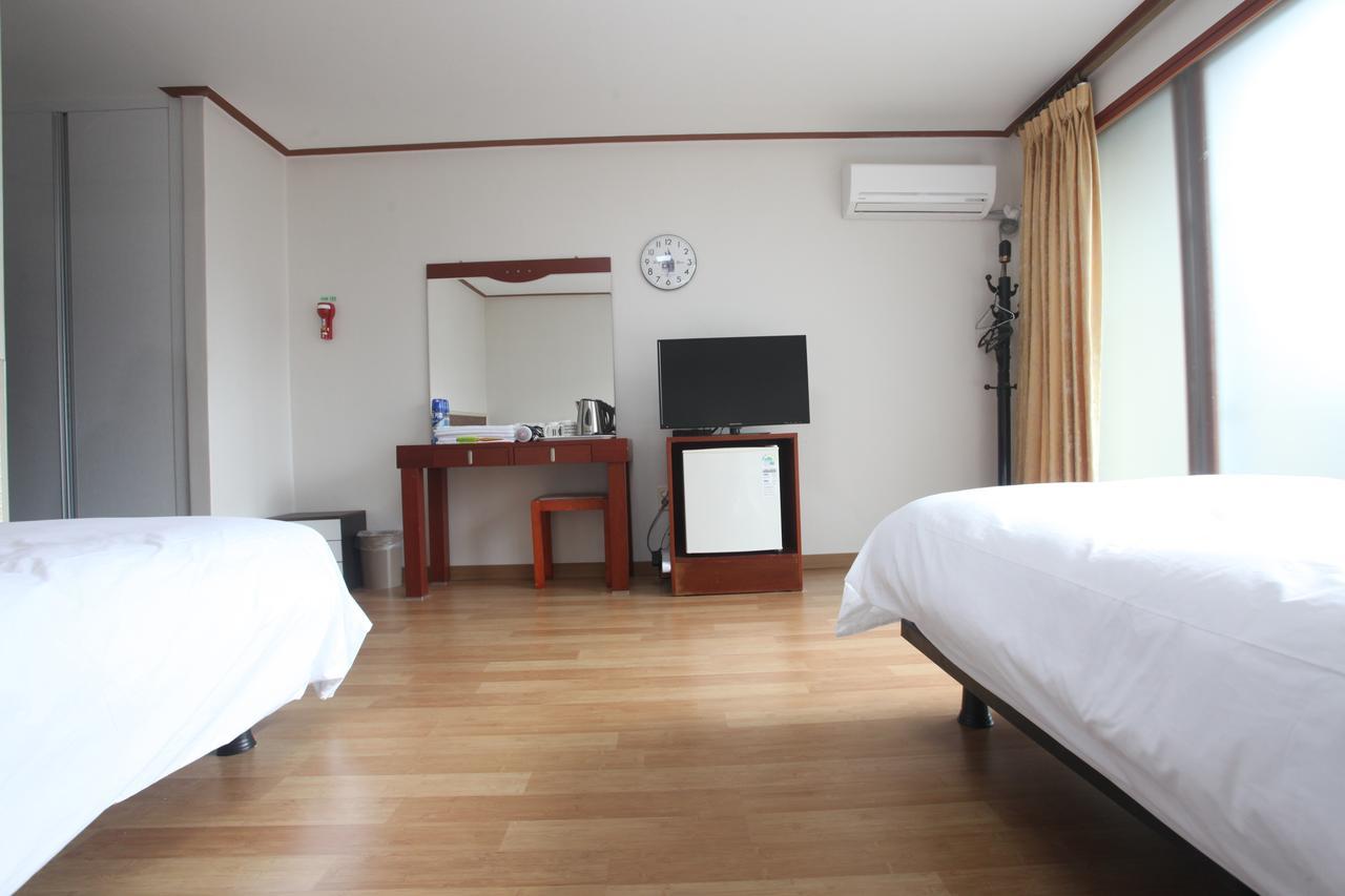Jeju Youth Hostel ภายนอก รูปภาพ