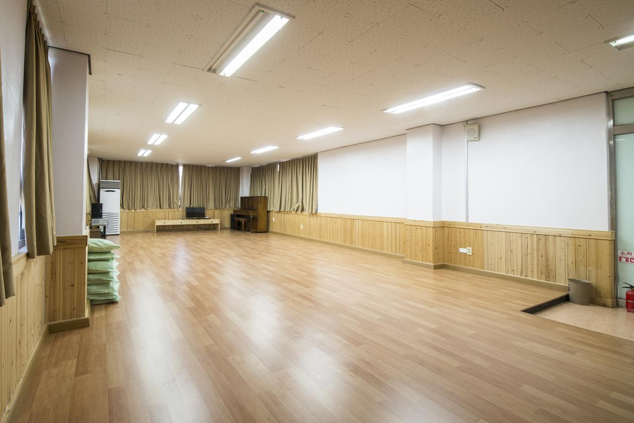 Jeju Youth Hostel ภายนอก รูปภาพ